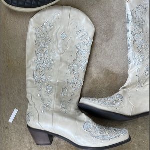 Cowgirl boots size 10. (tag says 43, not sure what that means)worn once